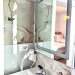 Отель Riviera Boutique Hotel-city Center Влёра
