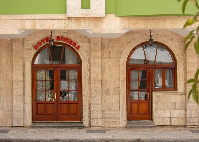 فندق Riviera Hotel-city Center 3*