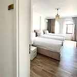 Hotel Riviera Boutique Hotel-city Center 3*