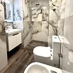 酒店 Riviera Boutique Hotel-city Center 3*