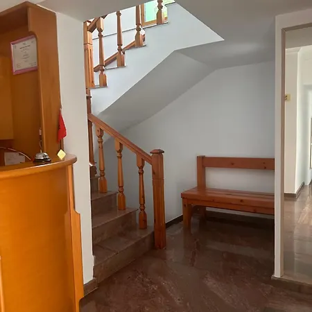 Riviera Boutique Hotel-city Center Otel