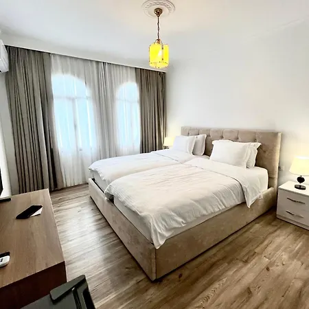 Riviera Boutique Hotel-city Center Otel