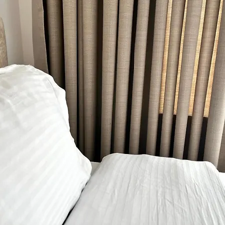 Riviera Boutique Hotel-city Center Otel
