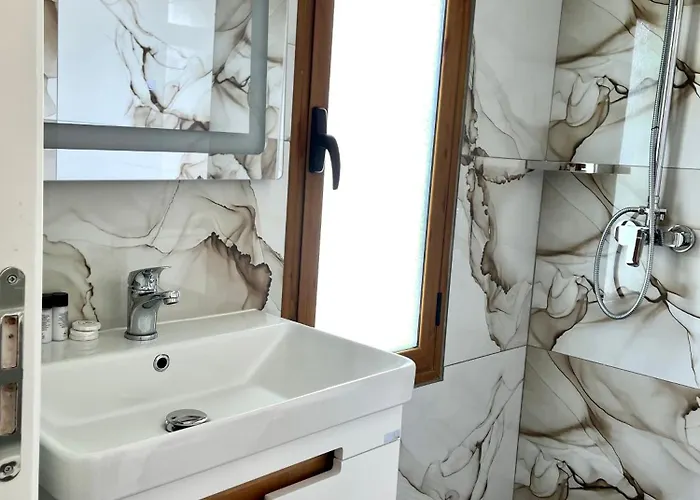Riviera Boutique Hotel-city Center 3* Vlore